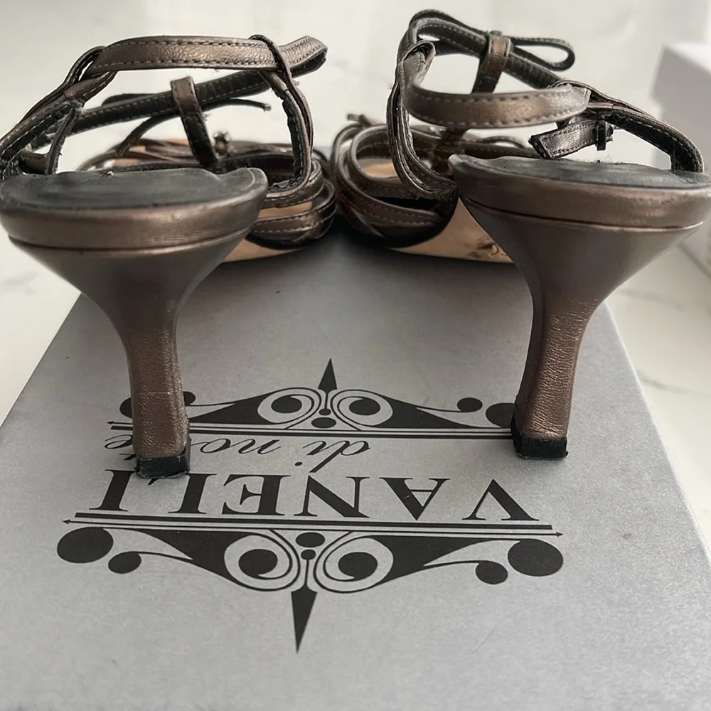 Vaneli Di Notte Pewter Metnappa Laurel Heel